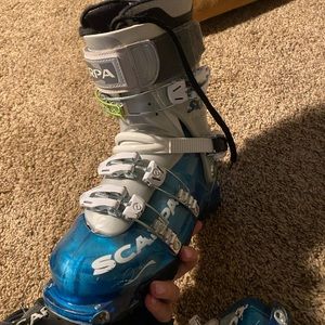 SCARPA ski boot